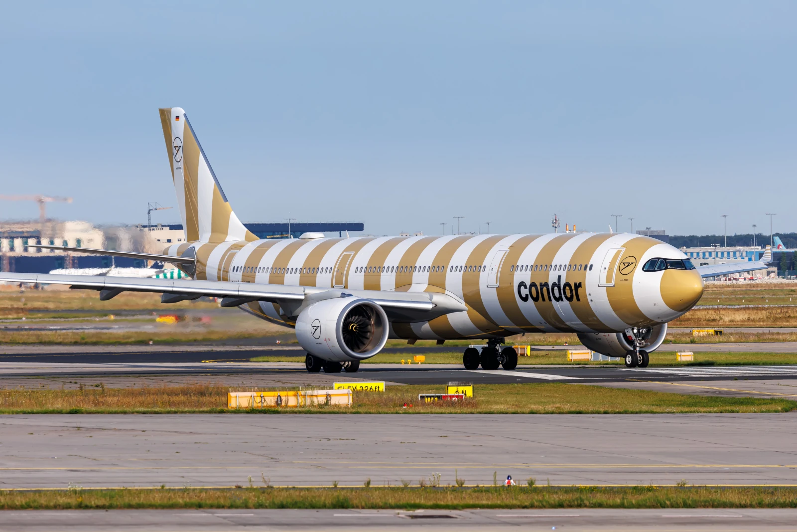 Condor Airbus A330-900neo Flugzeug am Flughafen Frankfurt in Deutschland