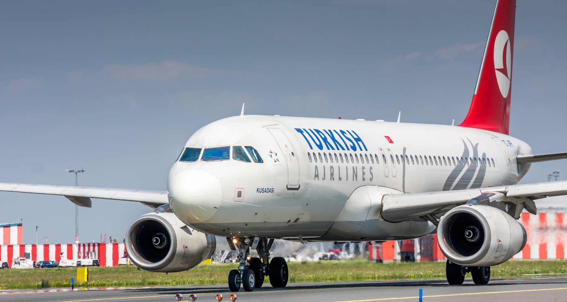 Airbus A320 von Turkish Airline am Flughafen von Prag