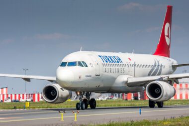 Airbus A320 von Turkish Airline am Flughafen von Prag