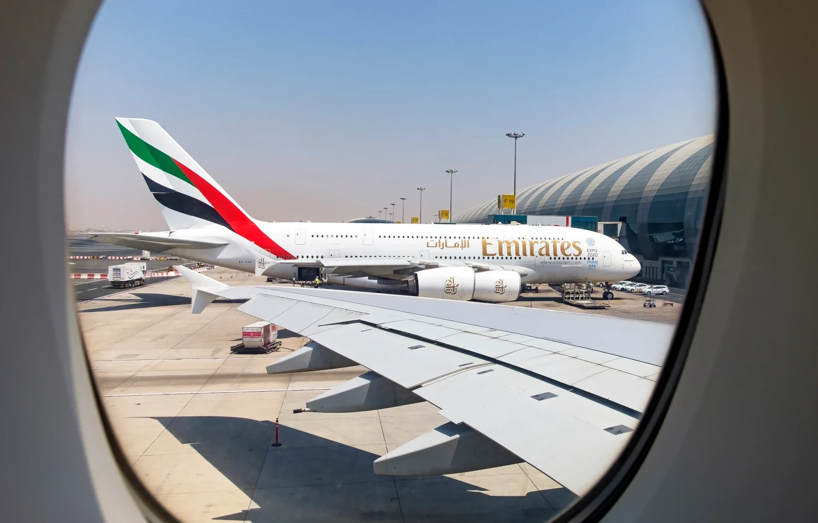 Aus dem Fenster, Emirate A380 in Dubai