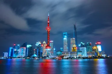 Blick auf die Skyline von Shanghai - eines der Ziele bei den Meilenschnäppchen im November