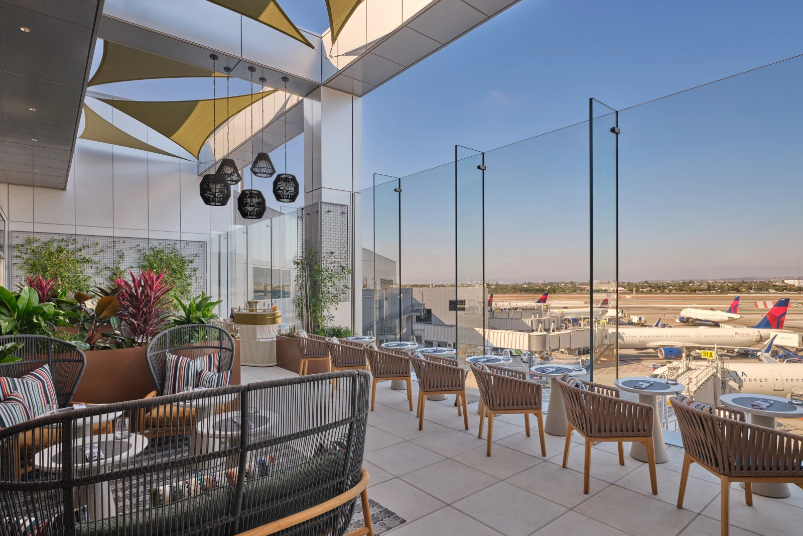 Aussenterrasse Delta One Lounge LAX