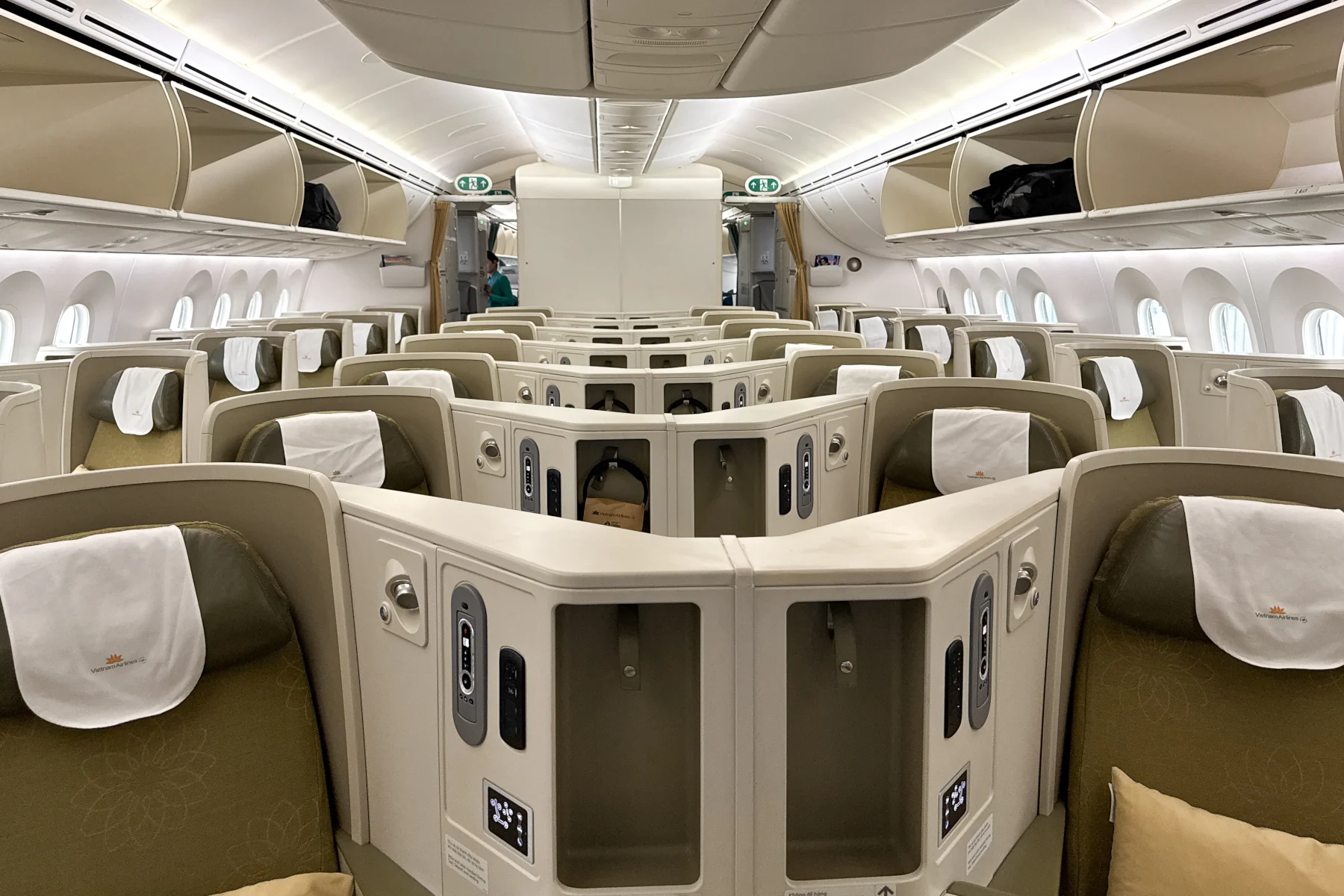 Vietnam Airlines Business Class Kabine an Bord der Boeing 787-9 von München nach Saigon