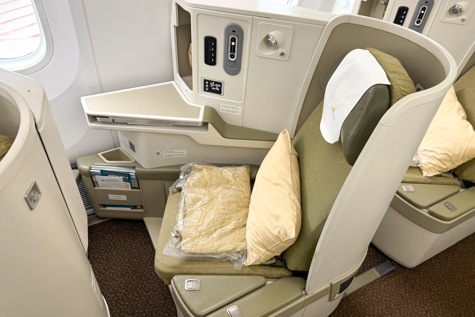 Vietnam Airlines Business Class Sitz am Fenster der Boeing 787-9