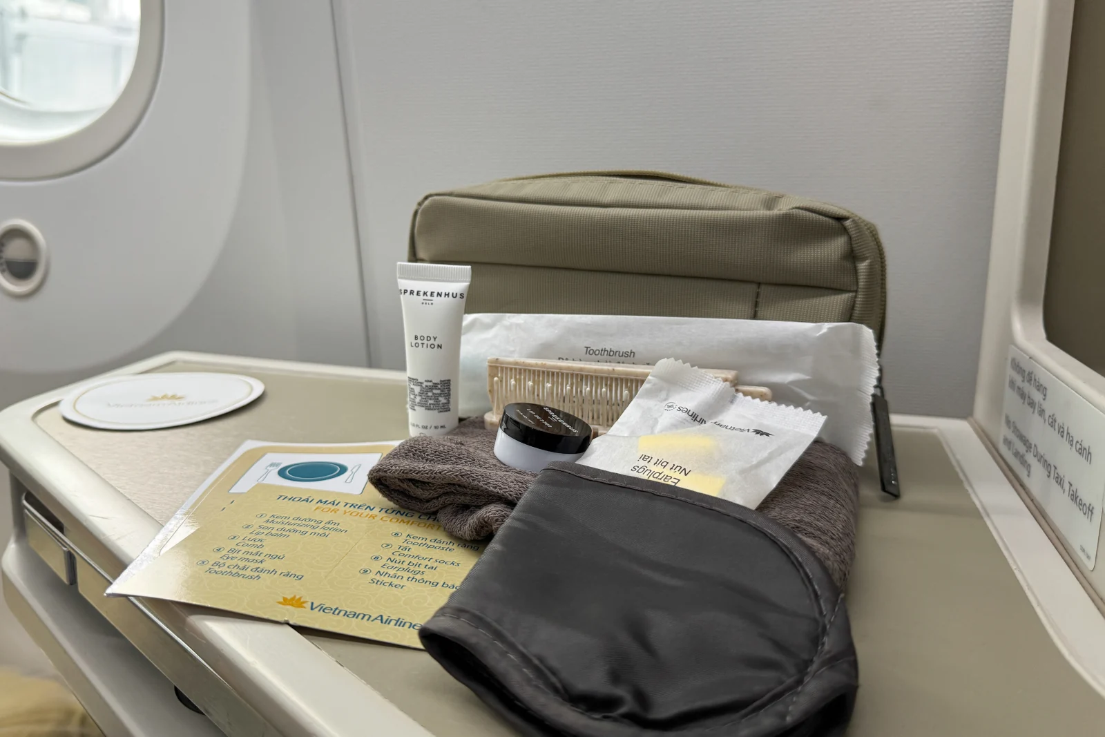 Inhalt des Samsonite Amenity Kit Vietnam Airlines Business Class