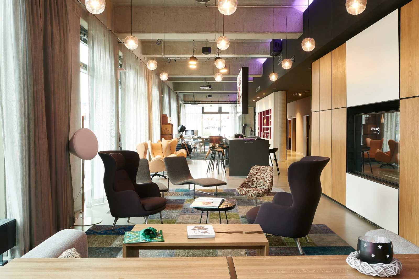 Lobby Community Space des Moxy Munich Ostbahnhof