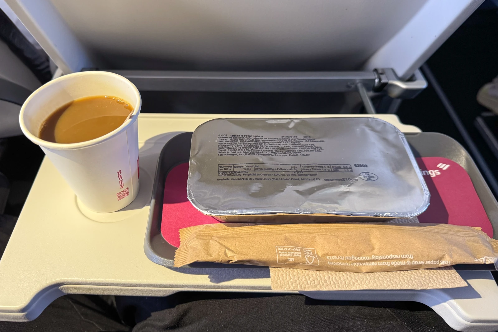 Warmes Frühstück in Eurowings BIZclass Stuttgart - Dubai