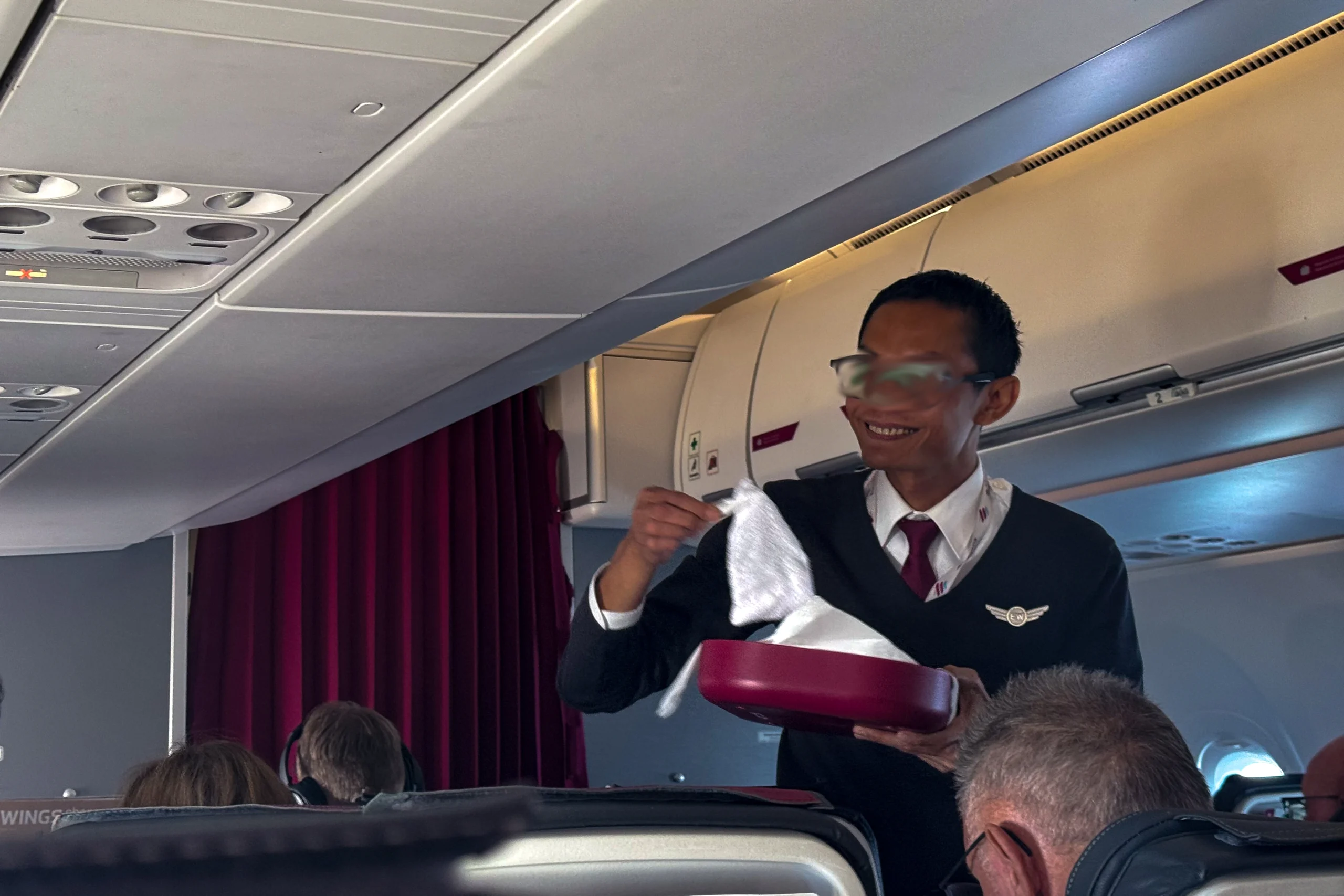 Heiße Tücher nach dem Start in der Eurowings BIZclass