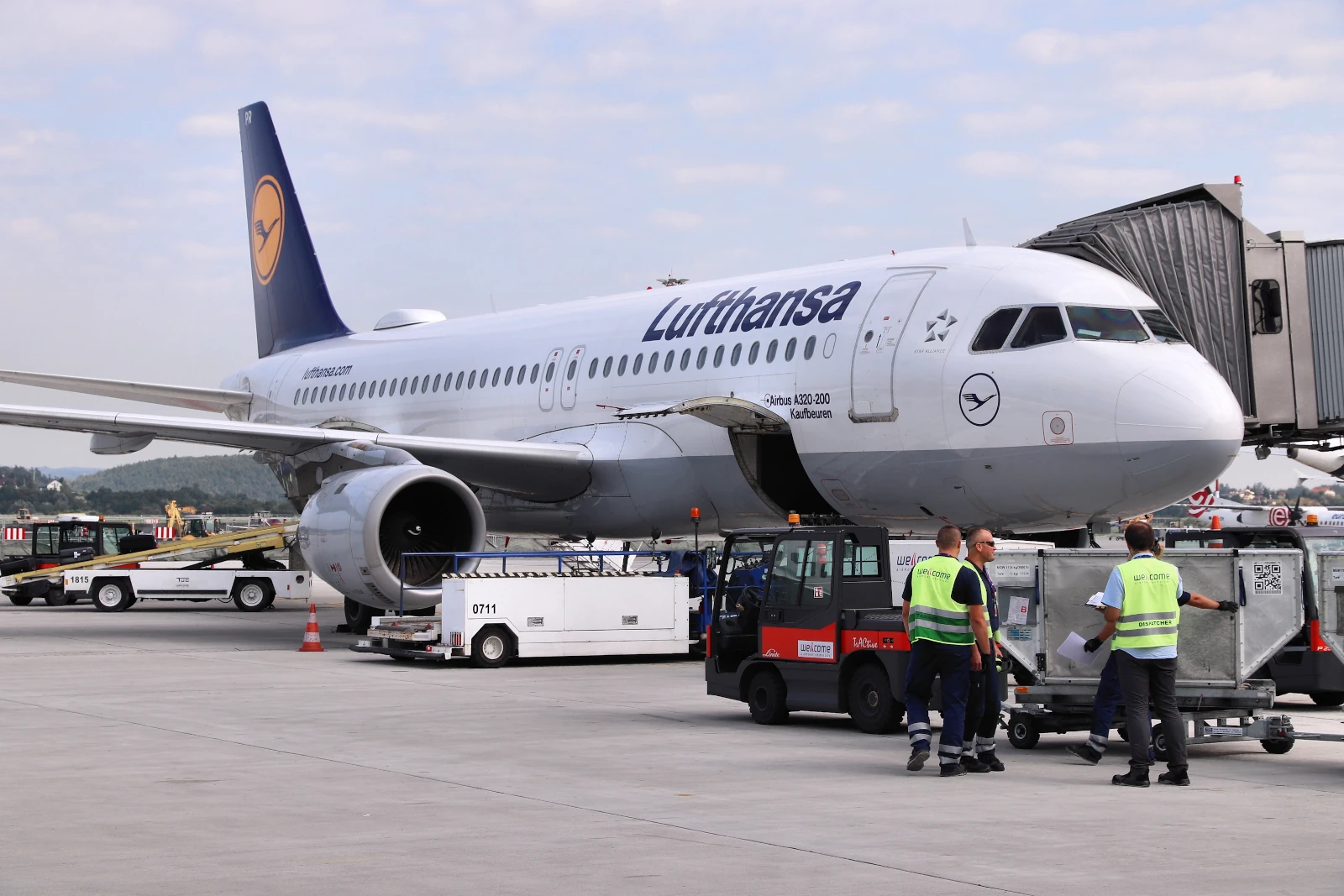 Lufthansa Airbus A320 am Flughafen in Krakau