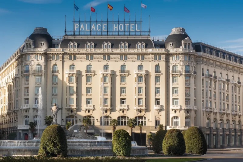 Aussenansicht des historischen Luxushotels The Palace Madrid