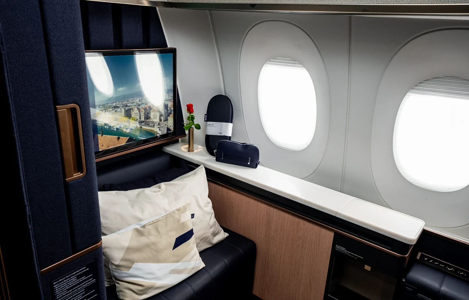 Lufthansa Allegris First Class Einzelsuite am Fenster