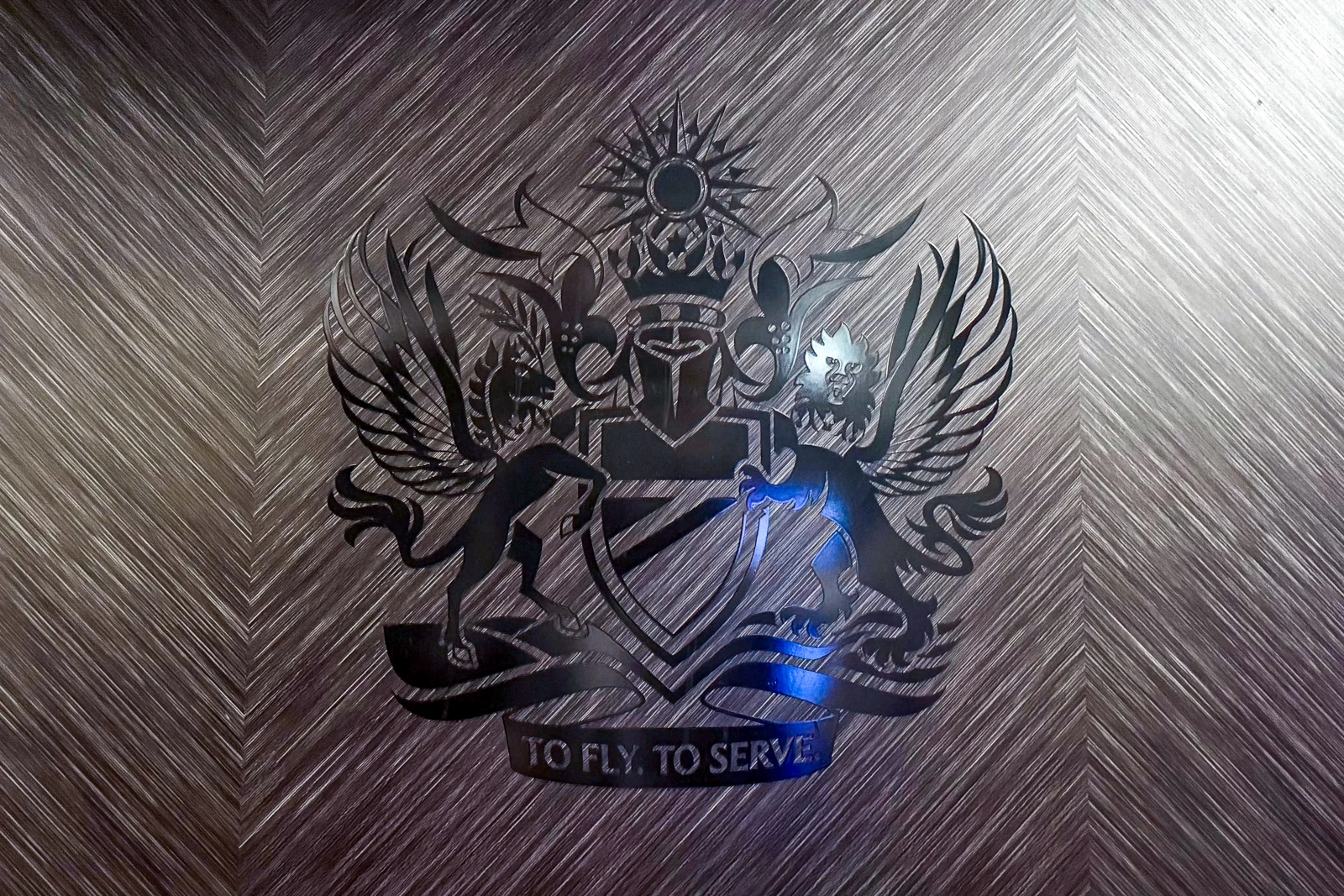 Motto von British Airways "to fly - to serve"