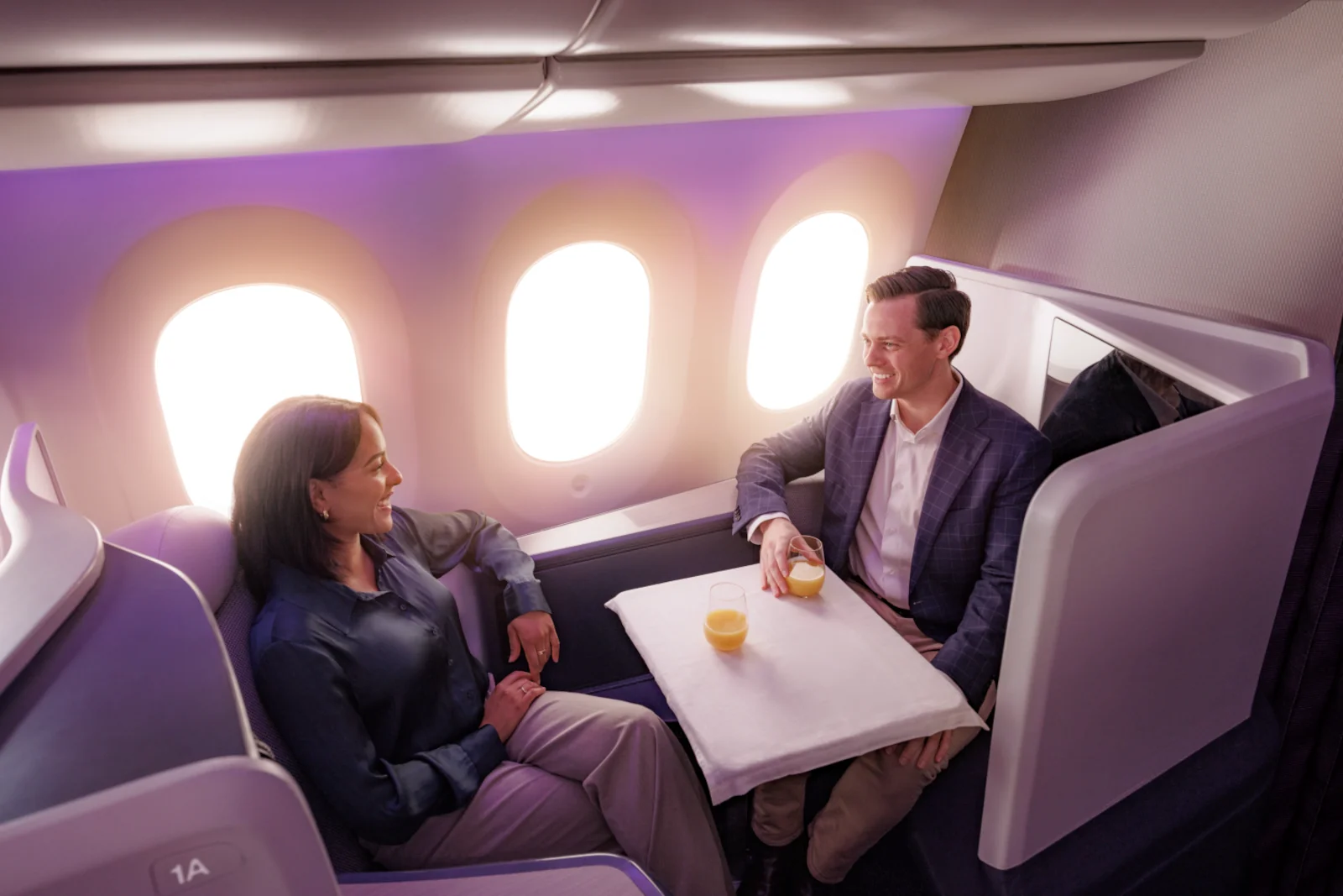 Der neue Business Premier Luxe Seat von Air New Zealand bietet Platz für Zwei zum Essen