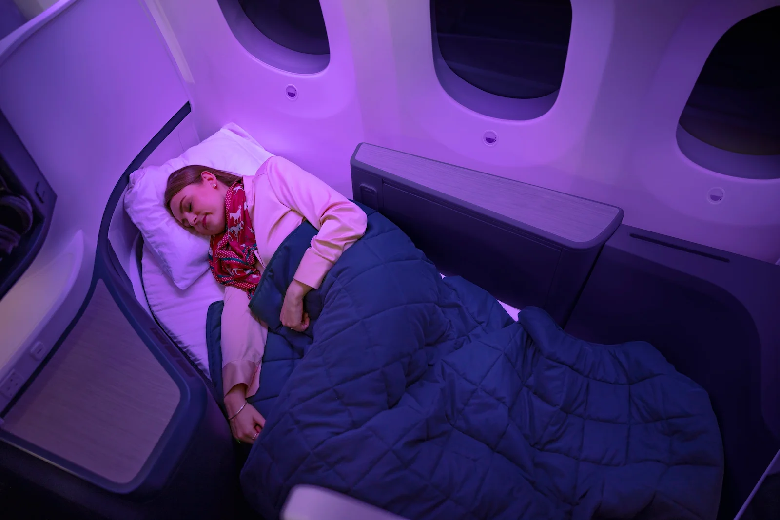 Sitz in Schlaffunktion Business Class von Air New Zealand bietet ein komplett flaches Bett
