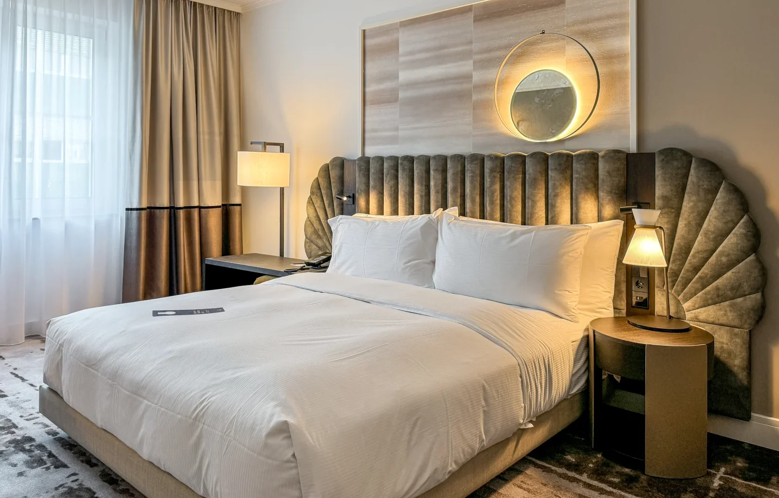 Bett in einem Executive Zimmer im Hilton Heidelberg