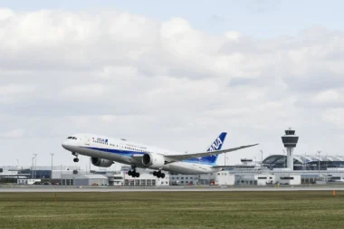 ANA Boeing 787 Dreamliner startet am Flughafen München