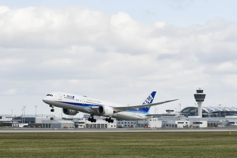 ANA Boeing 787 Dreamliner startet am Flughafen München