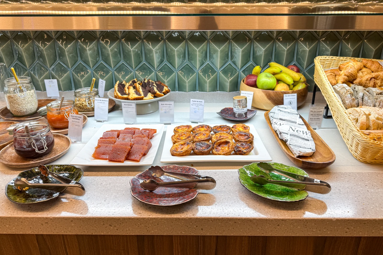 Buffet der TAP Premium Lounge Lissabon – Business Class Erfahrung