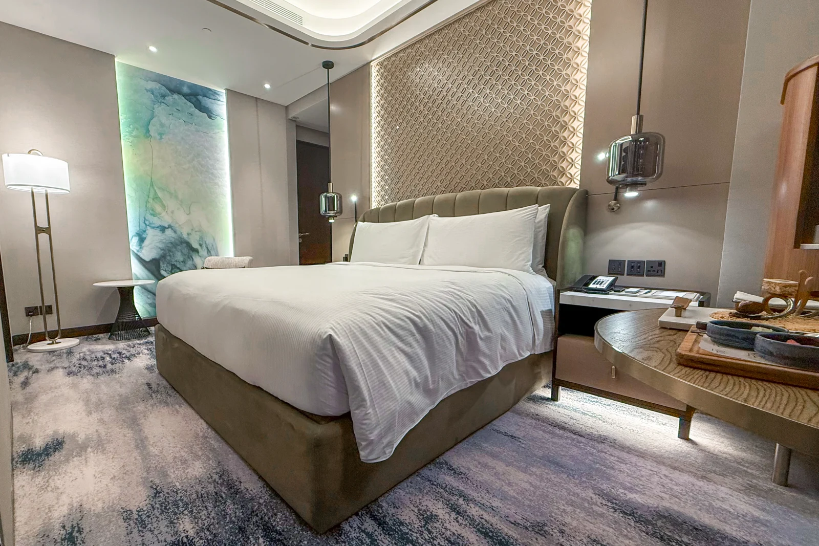 Embassy Suites Dubai Zimmer