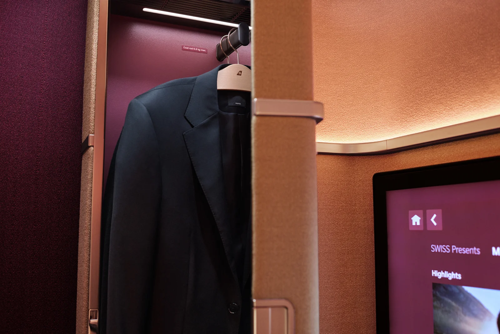 Swiss Senses First Class Suite Garderobe