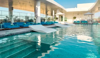 Pool im The WB Abu Dhabi, Curio Collection by Hilton