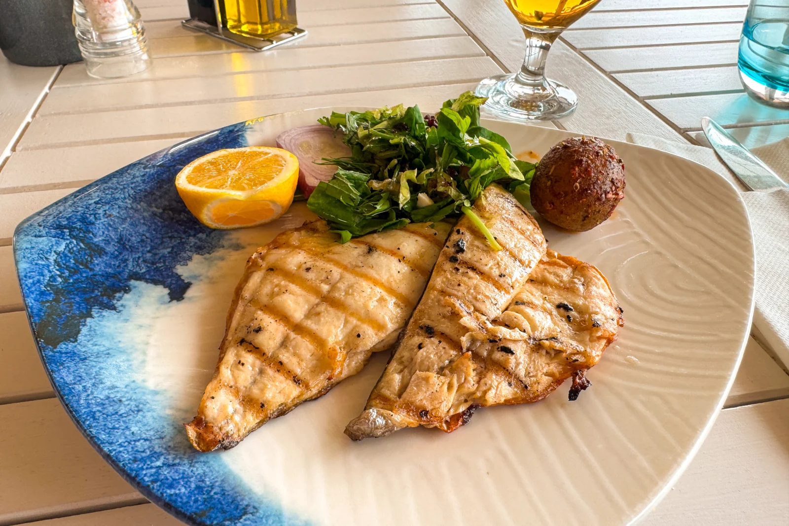 Fisch in einem der Restaurants der Anda Barut Collection
