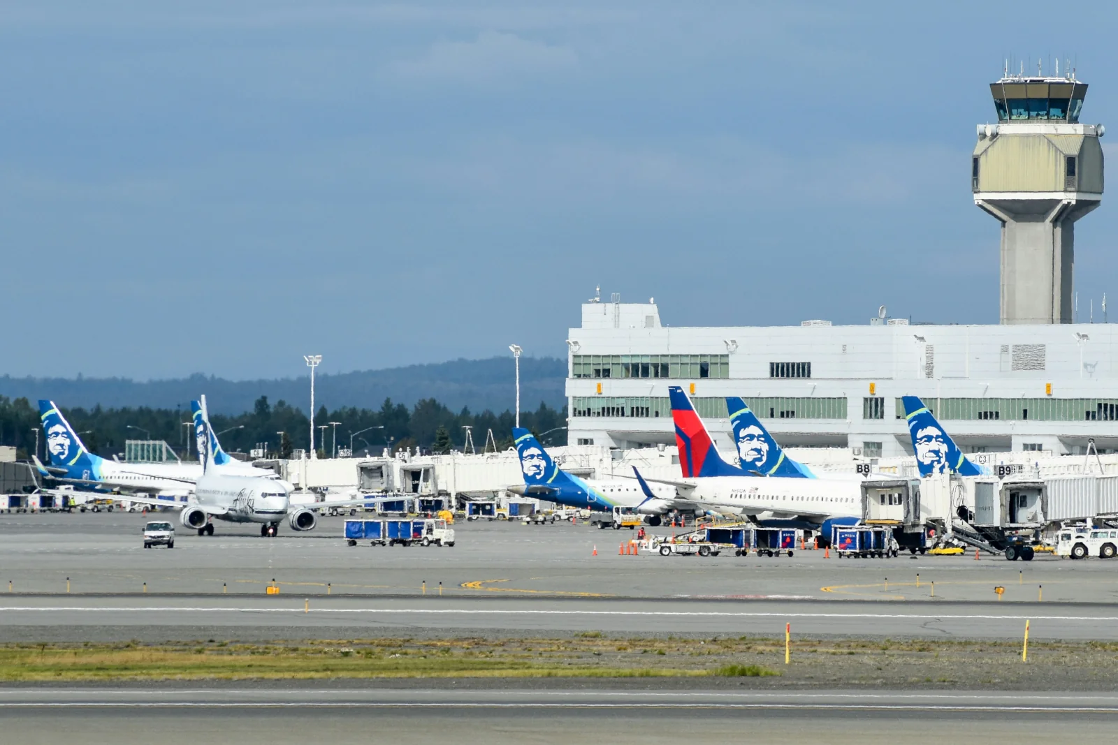 Alaska Airlines Flugzeuge am Flughafen Anchorage International Airport (ANC)