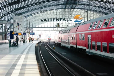 Regionalzug Berlin Hauptbahnhof auf dem Weg zum BER