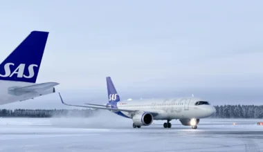 SAS Flugzeuge auf einem Flughafen im Schnee EuroBonus Mitglieder können nun von einer Partnerschaft mit Scandic Hotels profitieren