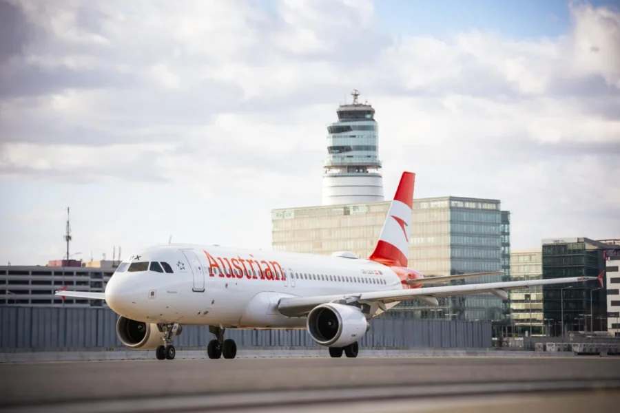Ein Austrian Airlines Airbus A320 am Flughafen Wien in diesem Winter auch nach Dubai