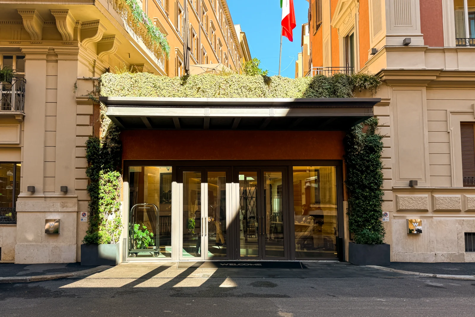 Eingang des W Hotel Rome