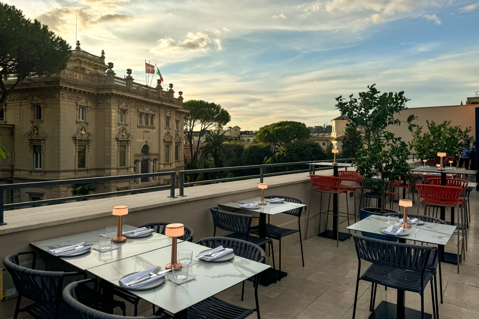 Seu Pizza Con Vista Restaurant auf dem Dach des W Rome