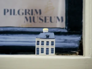 KLM Delfter Blau Miniaturhaus Nummer 106 - Die Villa Rameau, heute Sitz des Leiden American Pilgrim Museum