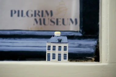 KLM Delfter Blau Miniaturhaus Nummer 106 - Die Villa Rameau, heute Sitz des Leiden American Pilgrim Museum