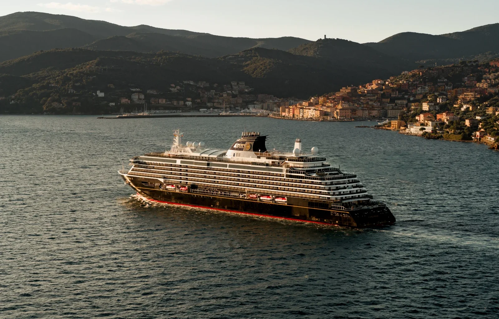 Explora Journeys Schiff im Mittelmeer Partnerschaft mit Hilton Honors Adventures