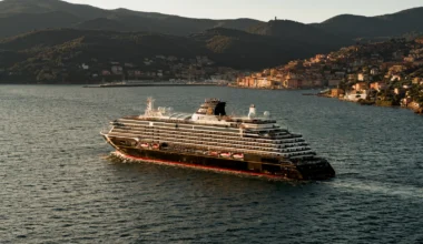 Explora Journeys Schiff im Mittelmeer Partnerschaft mit Hilton Honors Adventures