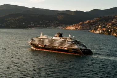 Explora Journeys Schiff im Mittelmeer Partnerschaft mit Hilton Honors Adventures