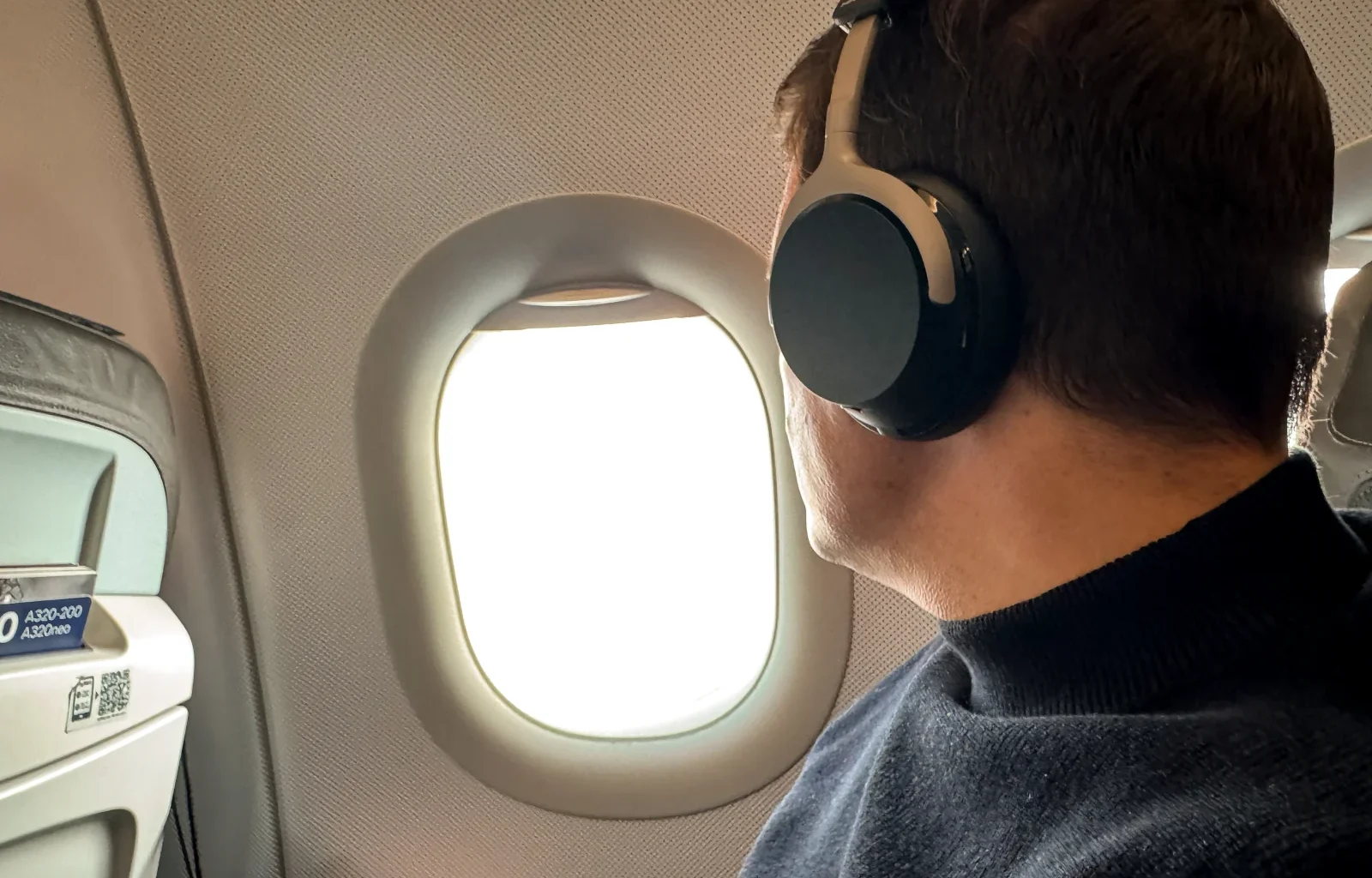 Over-Ear-Kopfhörer Beyerdynamic Aventho 200 mit aktiver Geräuschunterdrückung im Flugzeug