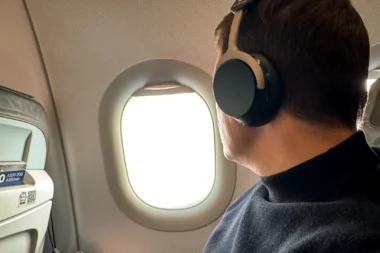 Over-Ear-Kopfhörer Beyerdynamic Aventho 200 mit aktiver Geräuschunterdrückung im Flugzeug