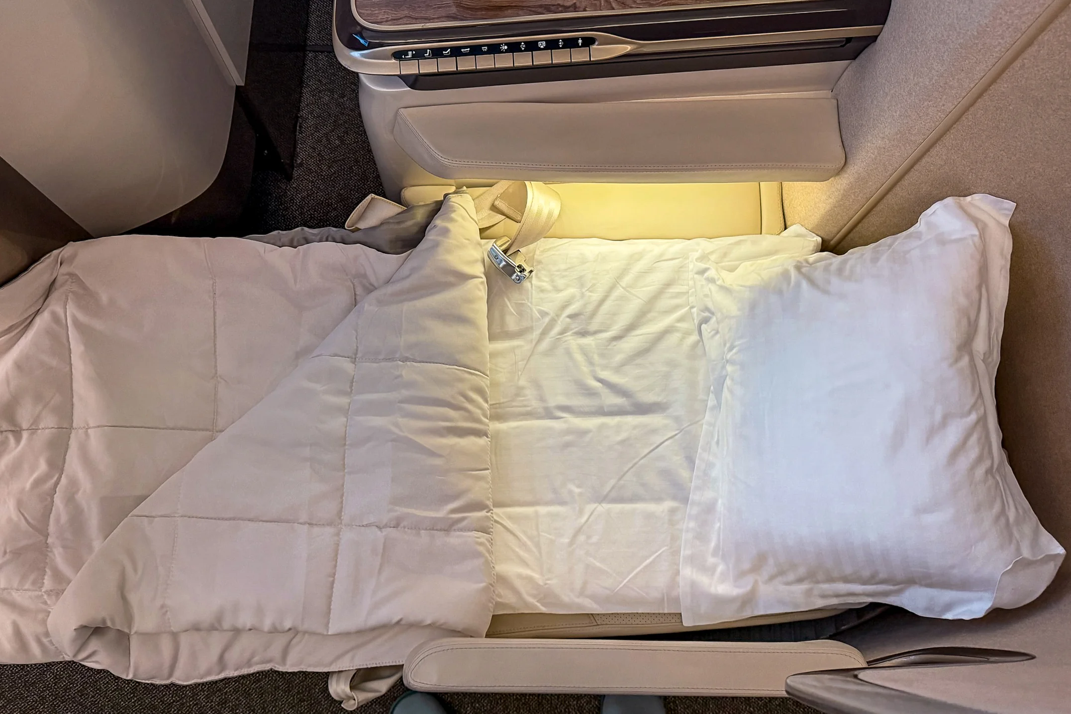 Emirates Business Class Bett Kissen und Bettdecke