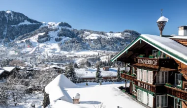 Relais & Châteaux Hotel Tennerhof schneebedeckt im Winter