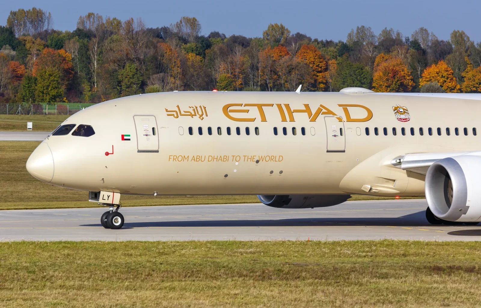 Etihad Boeing 787-9 Dreamliner Flugzeug am Flughafen München ein neuer Partner von Condor