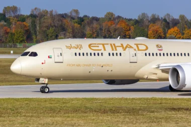 Etihad Boeing 787-9 Dreamliner Flugzeug am Flughafen München ein neuer Partner von Condor