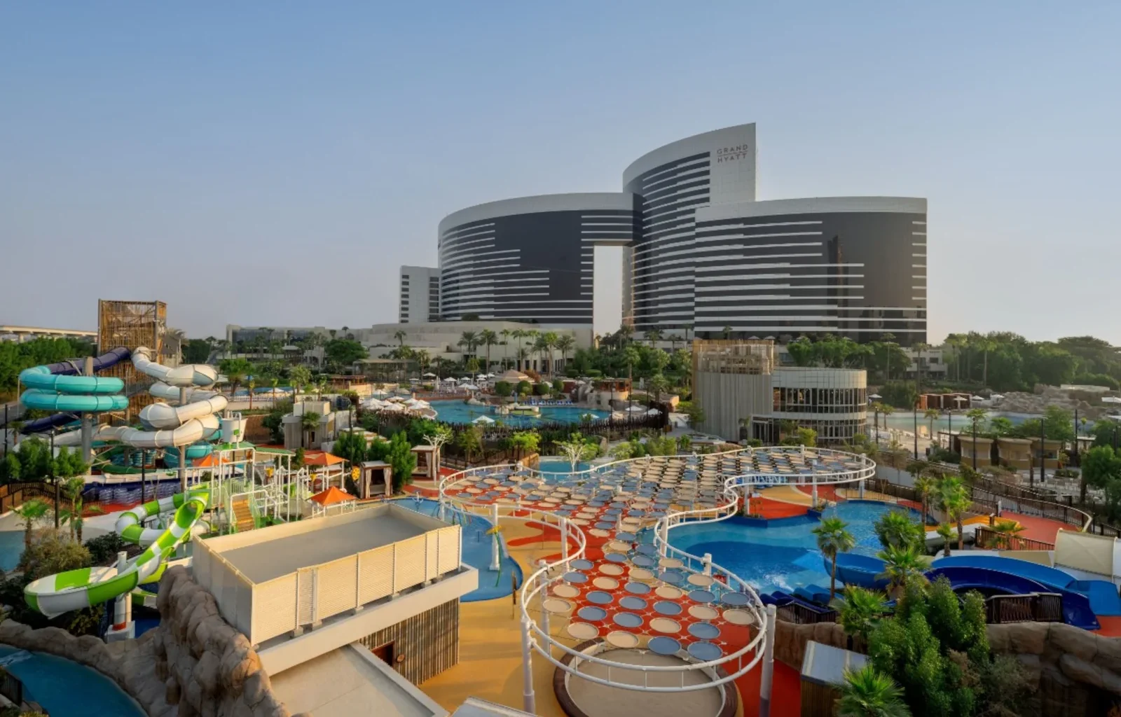 bei der World of Hyatt Bonus Journeys Promotion bis zu 28.000 Punkte sammeln und für Übernachtungen im Grand Hyatt Dubai einlösen