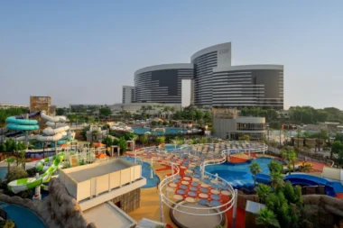bei der World of Hyatt Bonus Journeys Promotion bis zu 28.000 Punkte sammeln und für Übernachtungen im Grand Hyatt Dubai einlösen