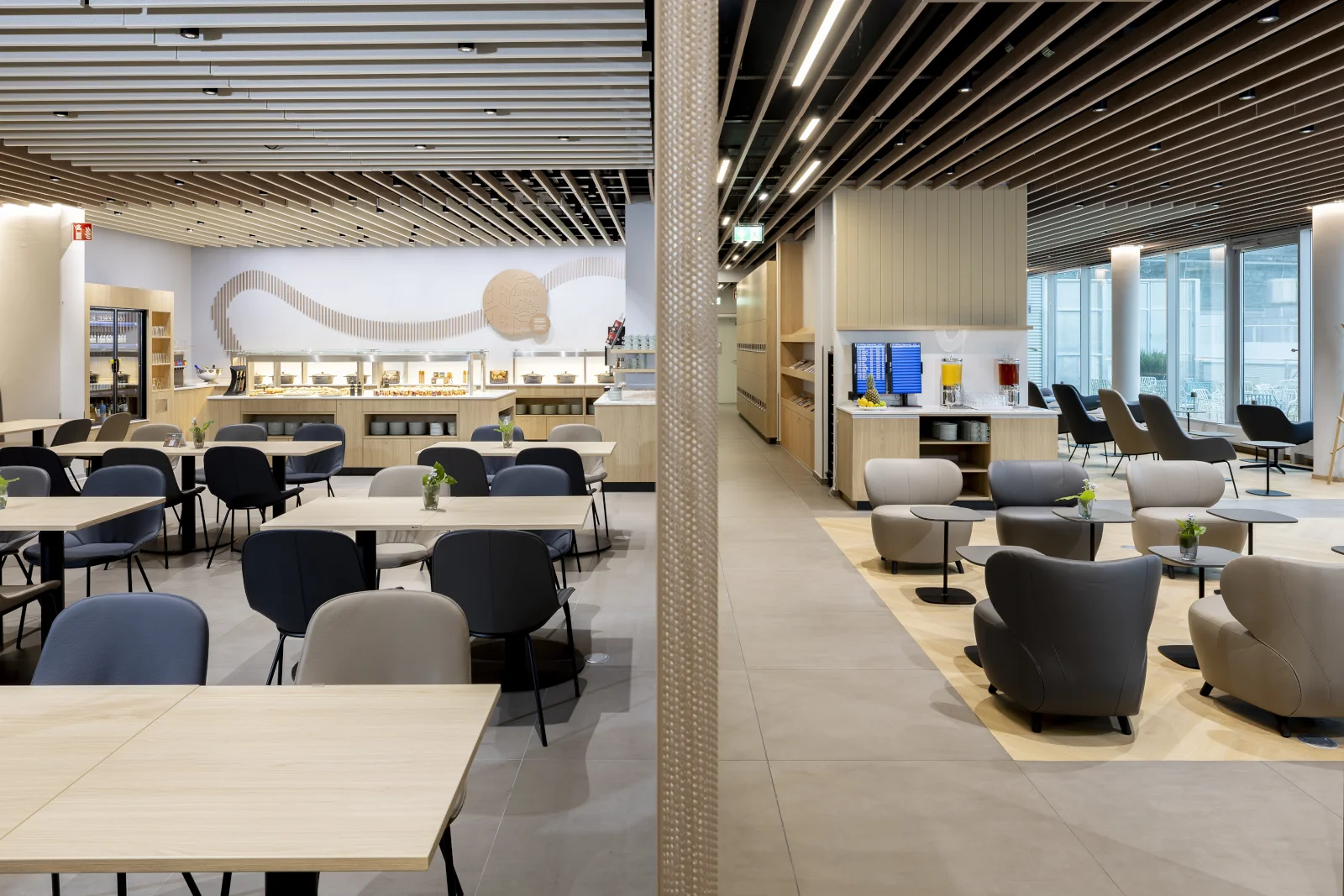 Neues Ambiente und Speisen-und-Getränke-Konzept der neu eröffneten DUS Rhein Lounge