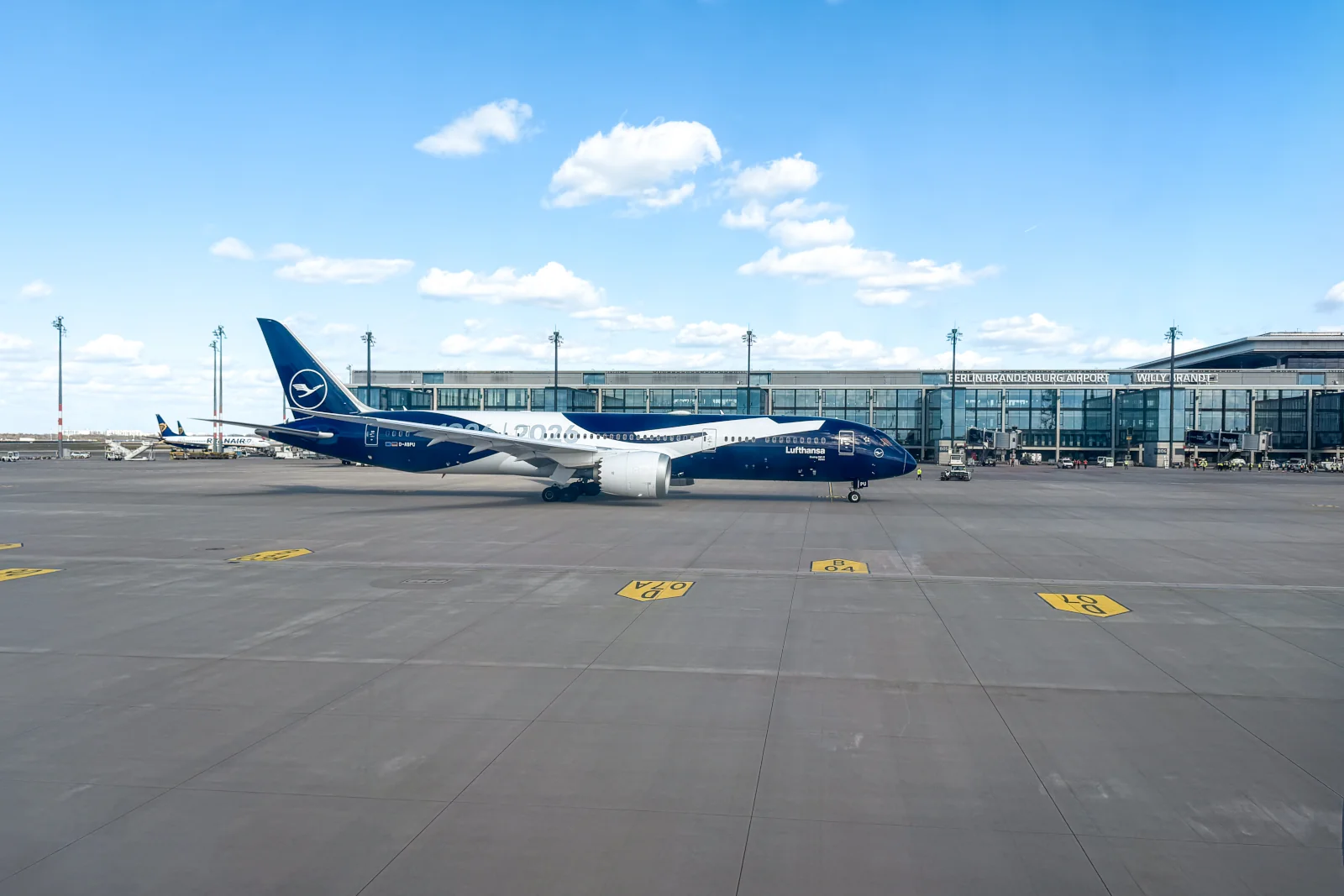 Boeing 787 der Lufthansa 100 Jahre Jubiläum Sonderflüge Berlin