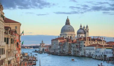 günstige Flüge mit Condor nach Venedig mit den Eintagsfliegen Angeboten