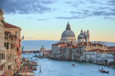 günstige Flüge mit Condor nach Venedig mit den Eintagsfliegen Angeboten