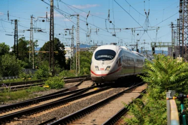 ein ICE 3 könnte bald vom Münchner Hauptbahnhof über den Südring zum Flughafen fahren